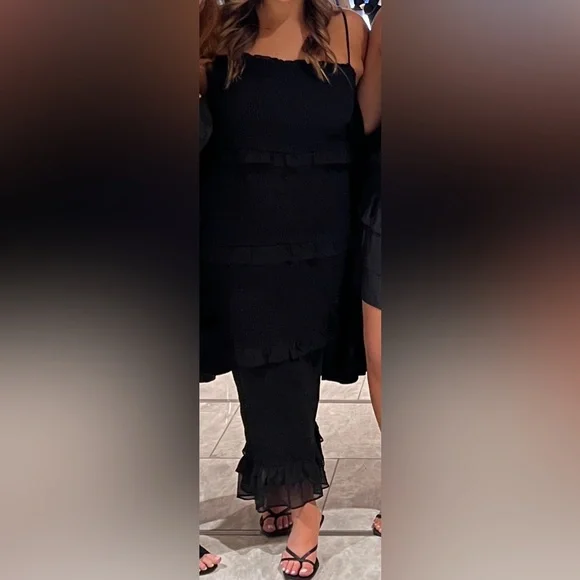 Bebe Smocked Ruffle-Tiered Bodycon Dress XL - Picture 3 of 3